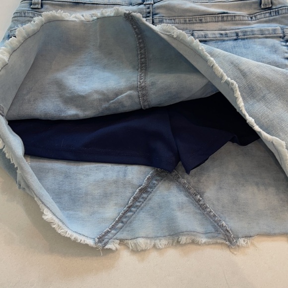 Justice Jean Skort - Picture 4 of 4